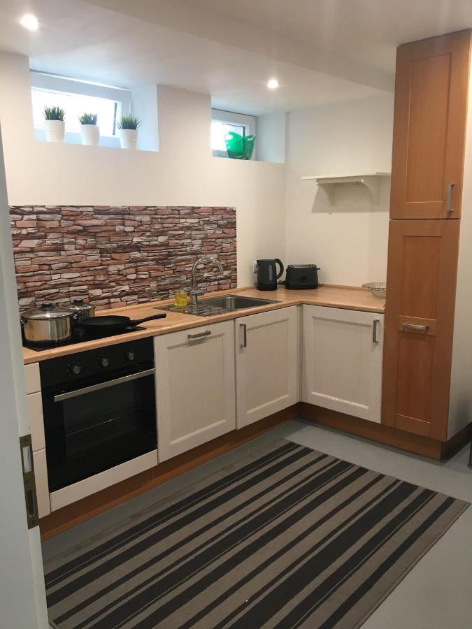 Mayen, Im Mohren, Privatzimmer Nr1, Waldrand, Nahe Nurburgring & Burg Eltz, Gemeinschaftsbad Екстериор снимка
