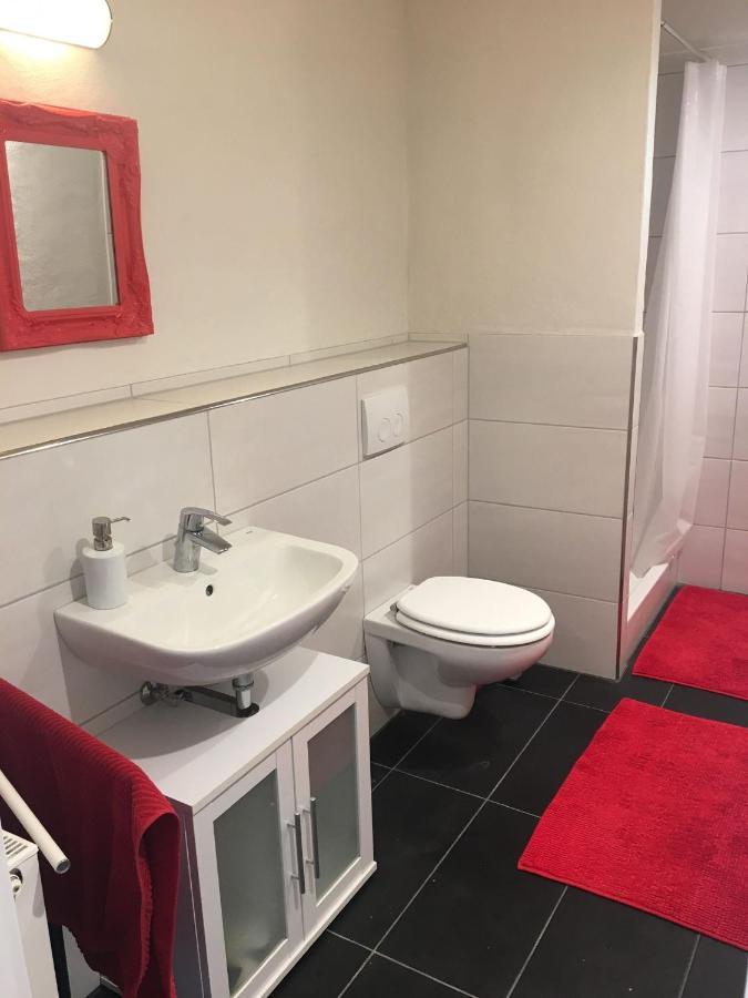 Mayen, Im Mohren, Privatzimmer Nr1, Waldrand, Nahe Nurburgring & Burg Eltz, Gemeinschaftsbad Екстериор снимка